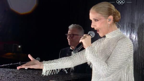 Céline Dion vystoupila na zahájení Olympiády v Paříži. Zdroj: Eurosport
