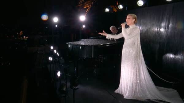 Céline Dion vystoupila na zahájení Olympiády v Paříži. Zdroj: Eurosport