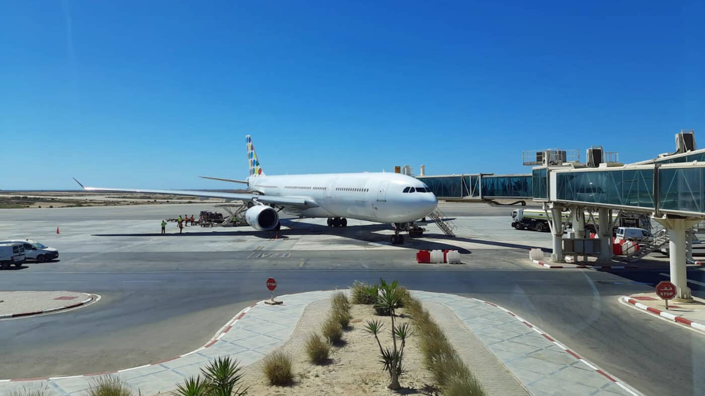 Letadlo Airbus s českými turisty na Djerbě.