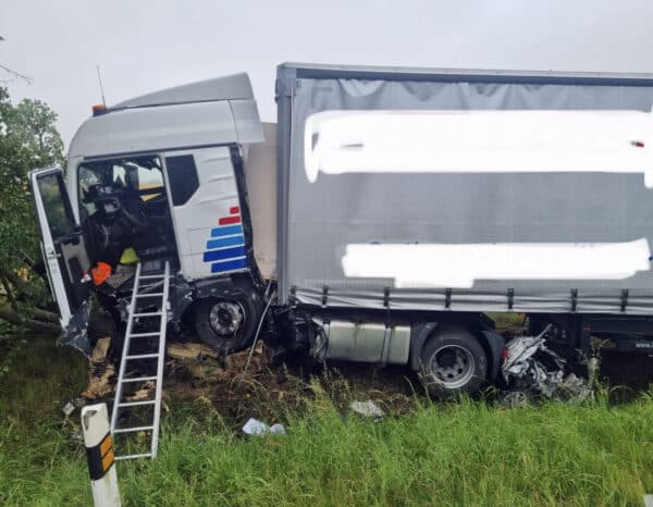 Tragická nehoda u Protivína. Auto vjelo před kamion. Foto: PČR