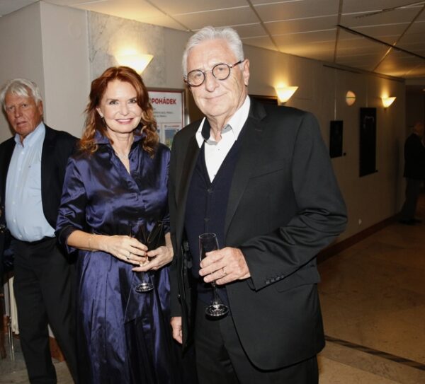 Karel Heřmánek se ženou Hanou loni na premiéře hry Berlín Berlín. Foto: Nextfoto