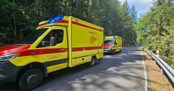 Tragická nehoda motorkářů u Nejdku. Foto: PČR