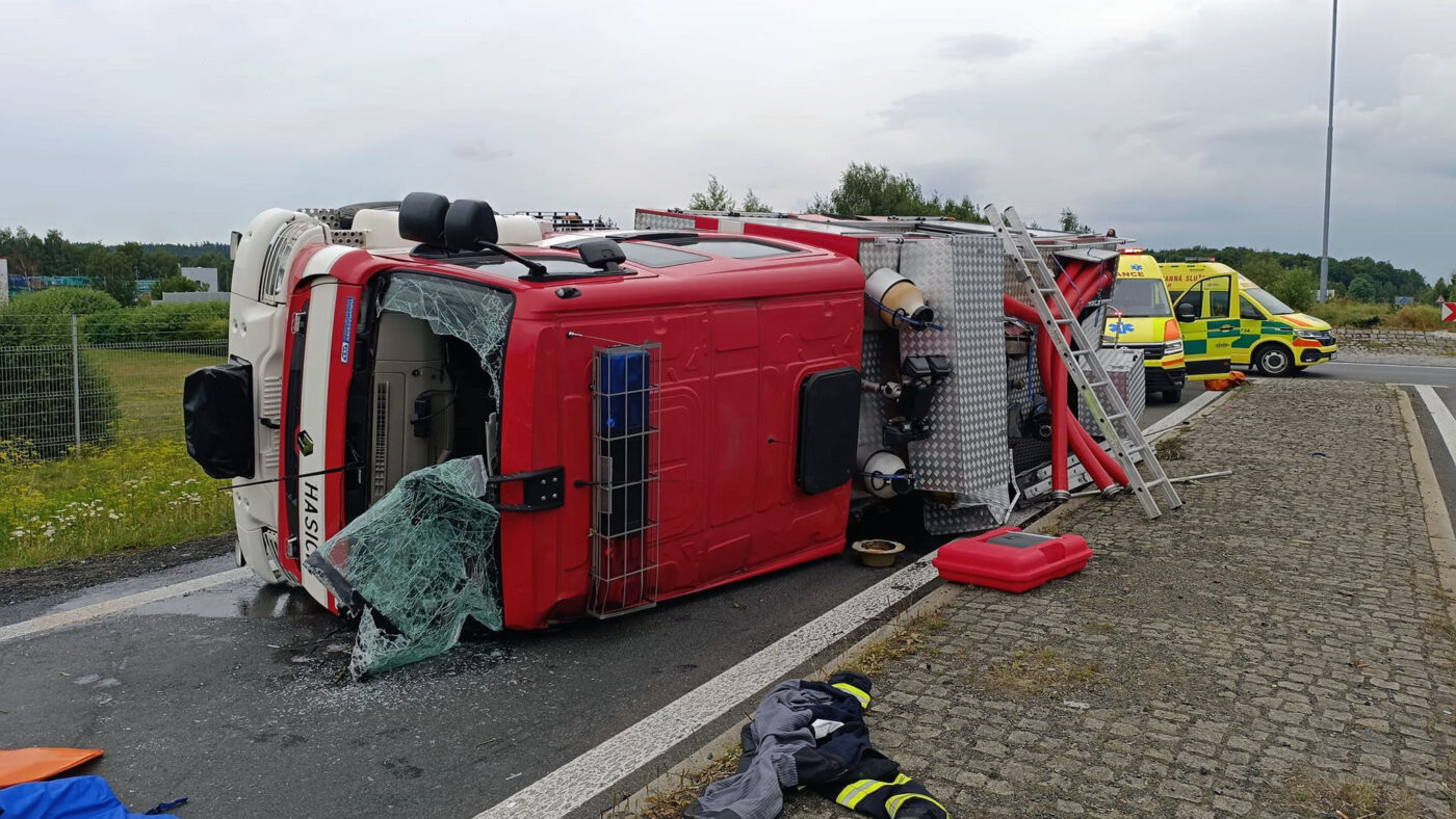 Nehoda hasičů z Boru u Nové Hospody. Foto: Hasiči Bor