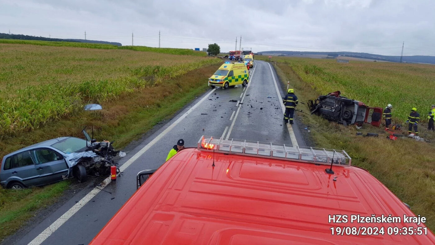 Vážná nehoda u Přeštic. Foto: HZS