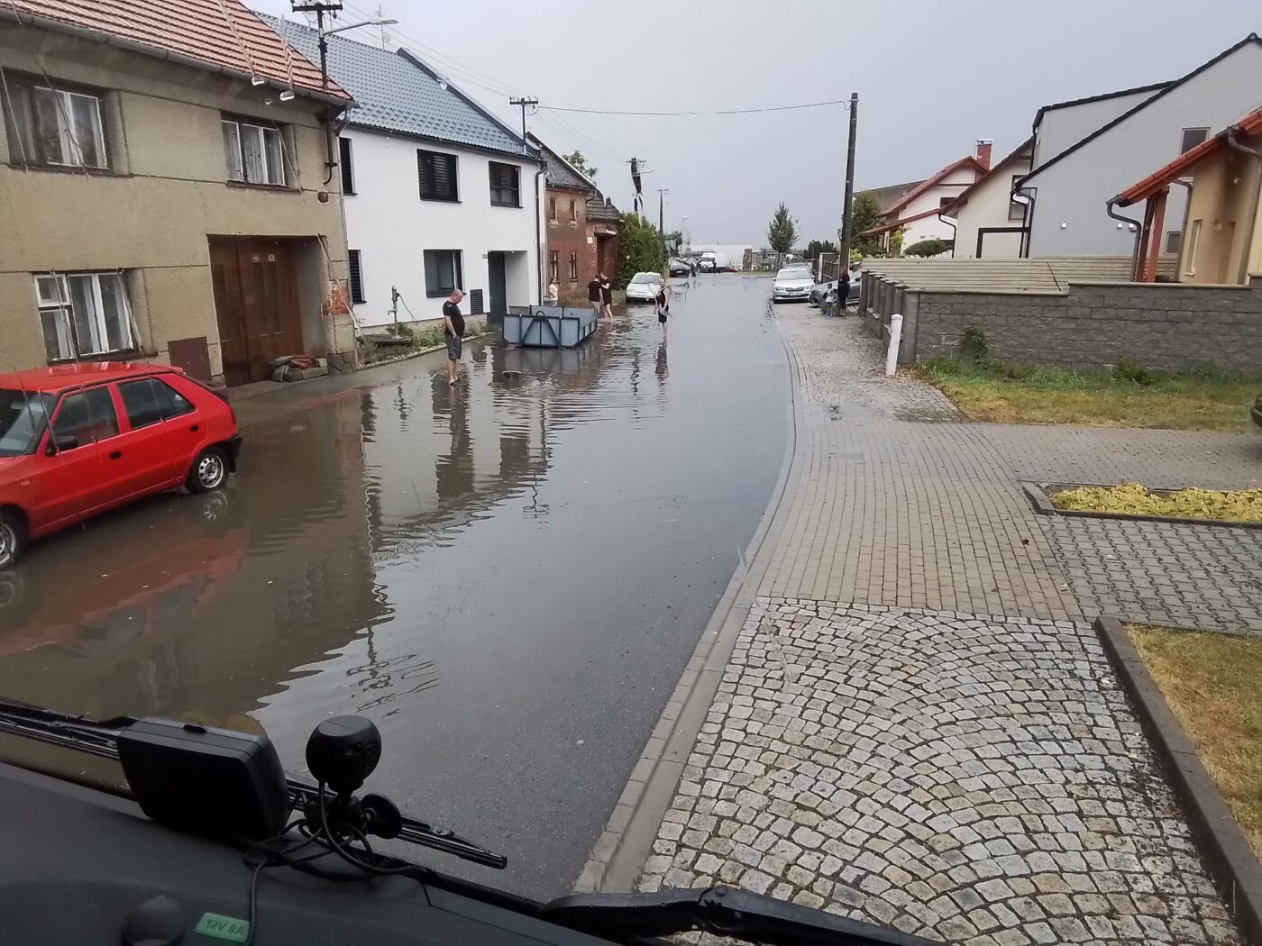 Přívalové deště zaplavily ulice na Olomoucku. Foto: HZS