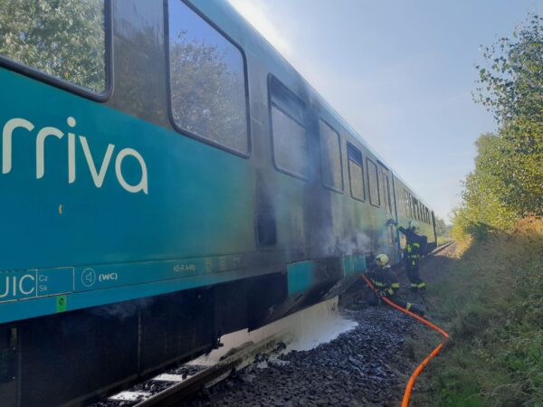 Požár vlaku Arriva v Zákupech. Foto: HZS