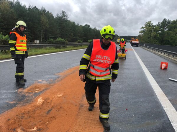 Pondělní nehoda na dálnici D3 u Tábora. Foto: HZS