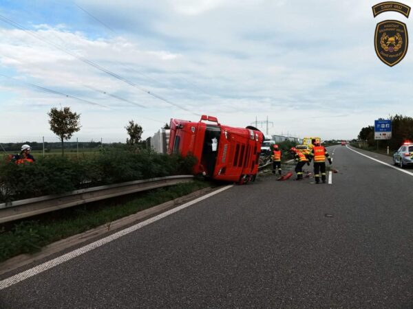 Tragická nehoda kamionu na dálnici D55. Foto: HZS