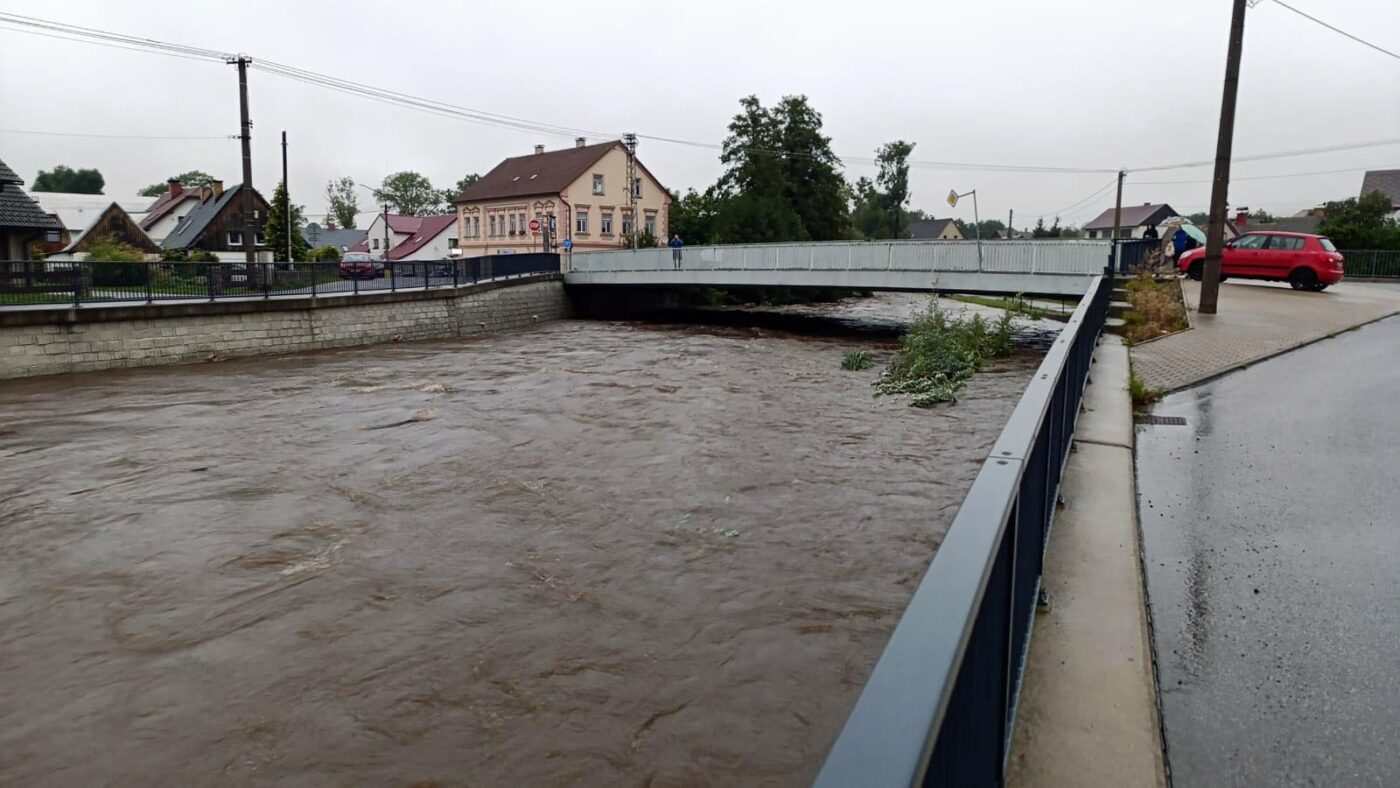 Na Frýdlantsku mají strach z povodní, hladina stále stoupá.