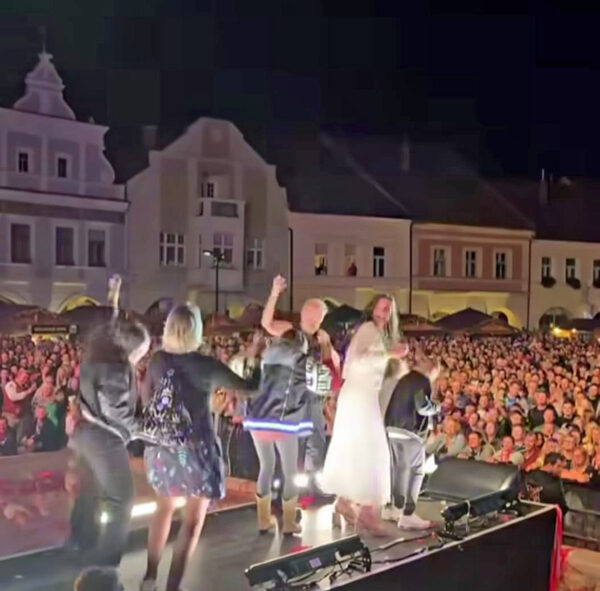 Vystoupení Leoše Mareše v Mělníku byla pořádná show. Zdroj: IG