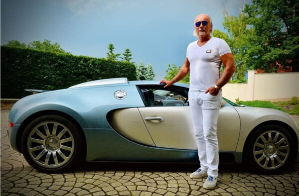 Richard Chlad se svými auty. Foto: IG