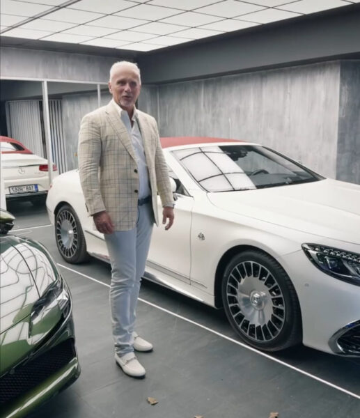 Richard Chlad se svými auty. Foto: IG