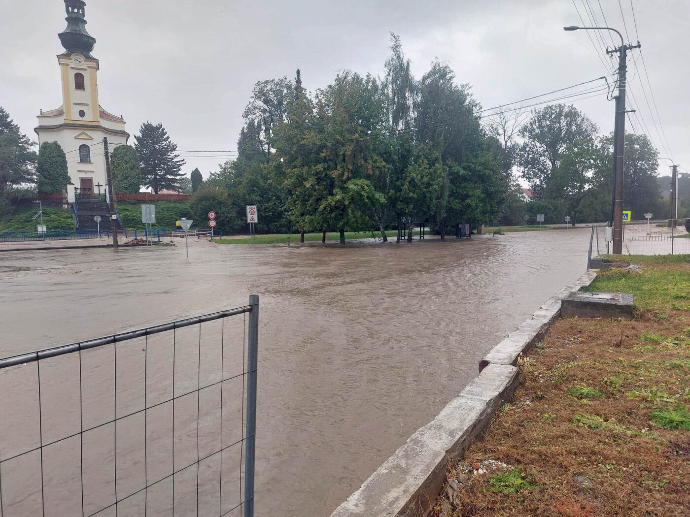 Zaplavená obec Sedlnice. Foto: Nikola Džízová