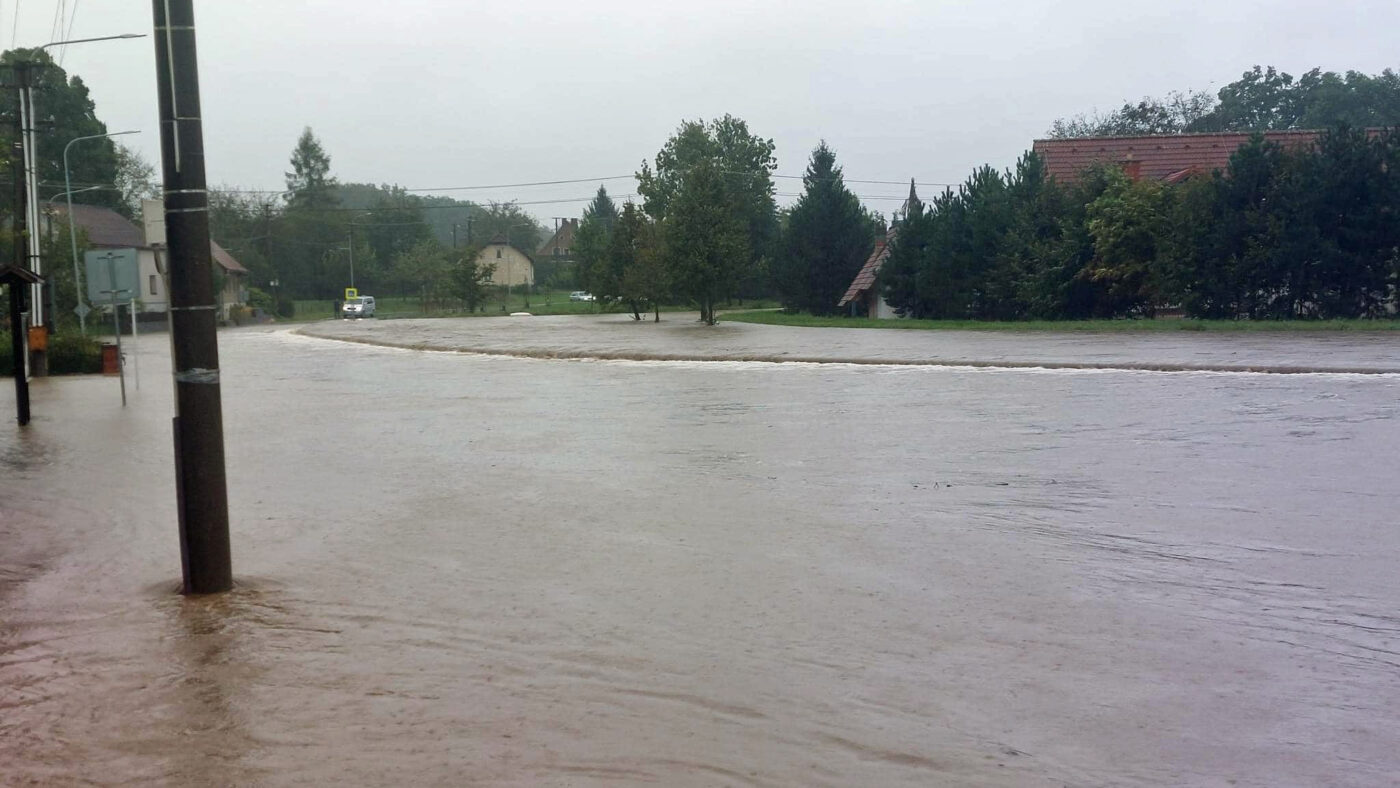 Zaplavená obec Sedlnice. Foto: Nikola Džízová