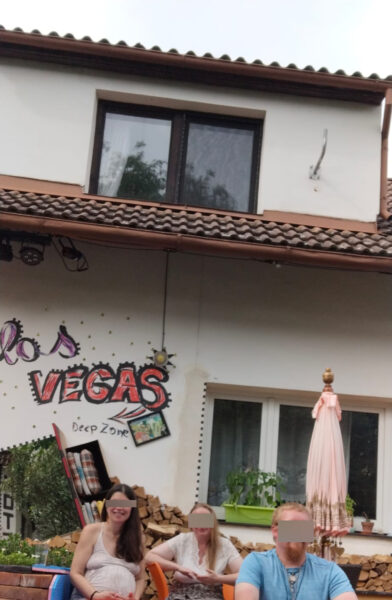 Porod se odehrál v sídle společenství v Plasích.
