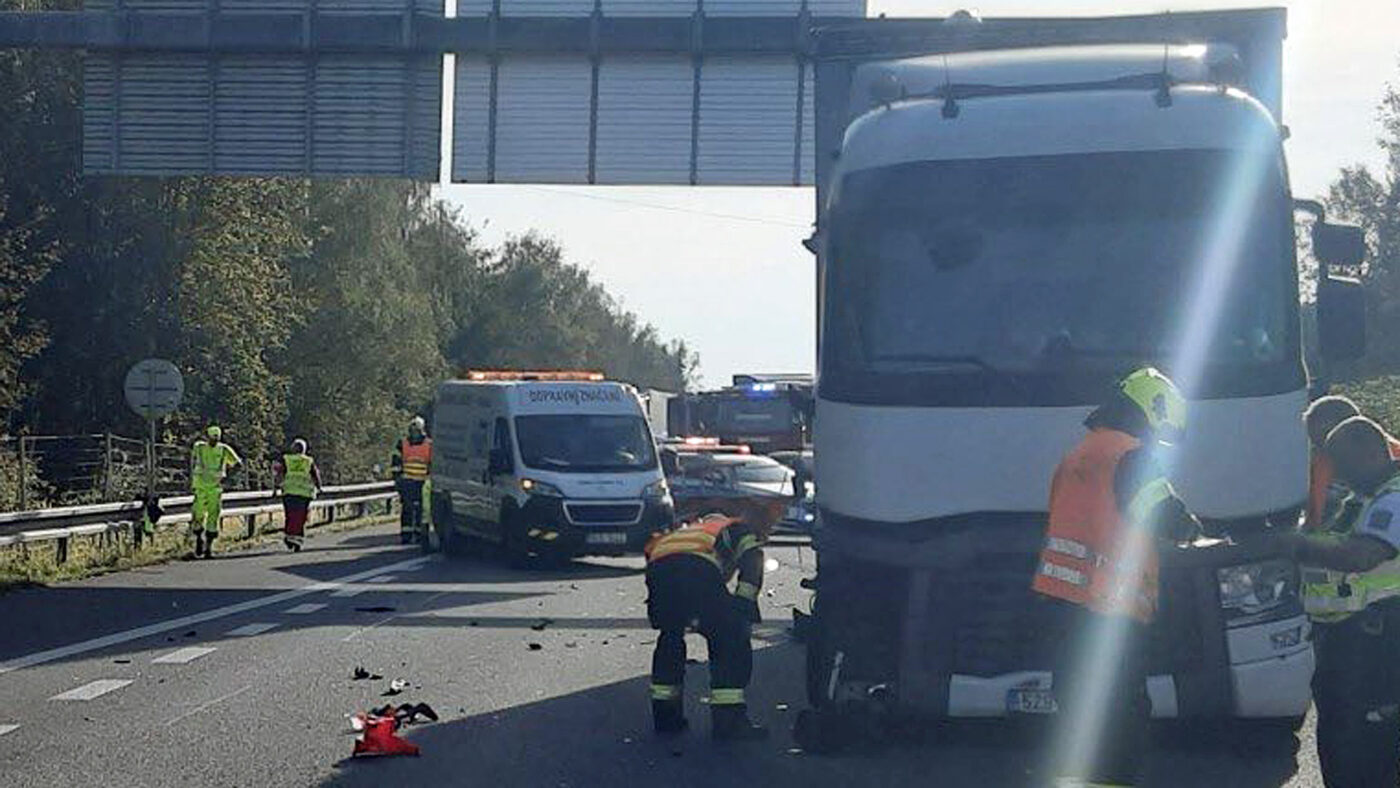 Nehoda na dálnici D10 u Přepeř. Foto: HZS