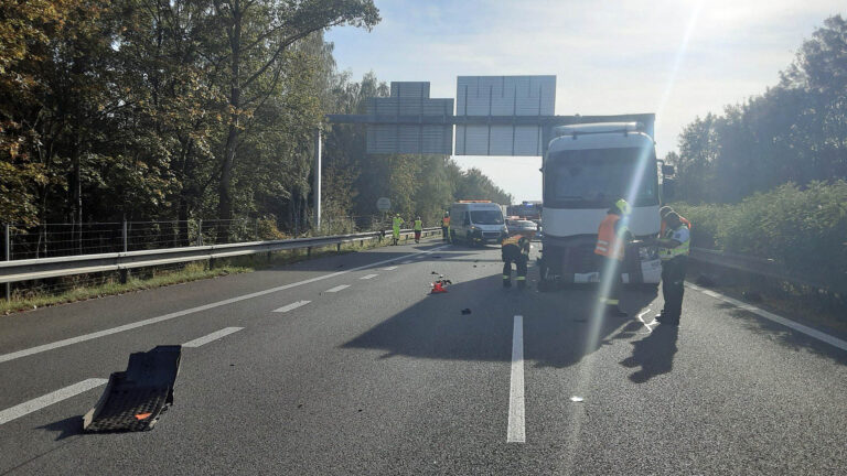 Nehoda na dálnici D10 u Přepeř. Foto: HZS