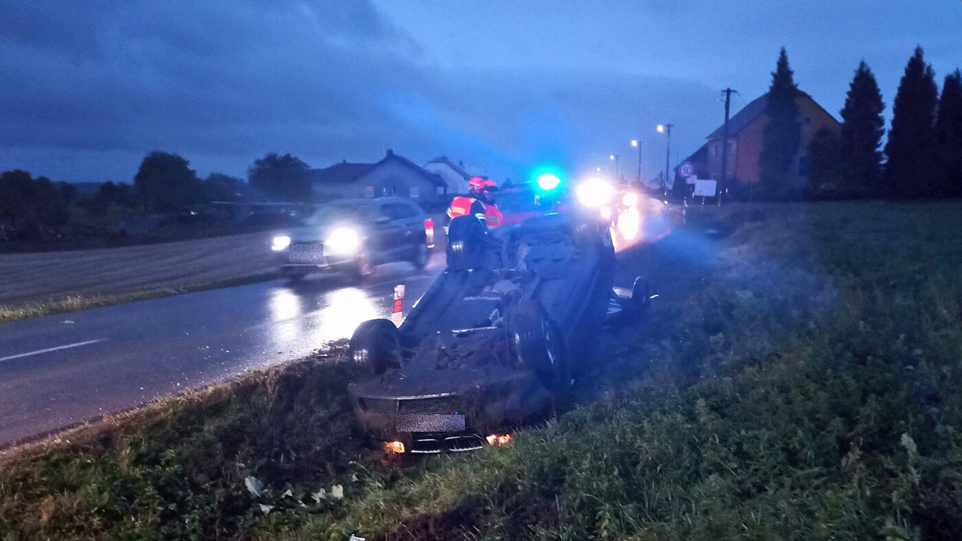 Večerní páteční nehoda v obci Horní Lapač na Kroměřížsku.