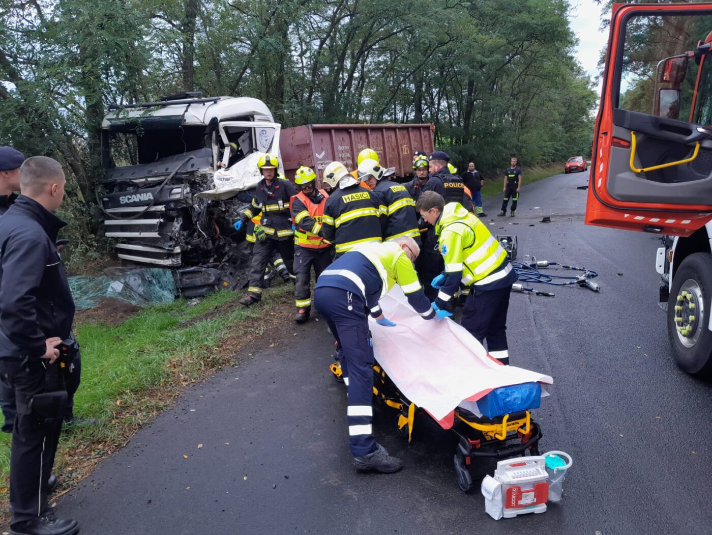 Nehoda dvou nákladních vozů u obce Nečichy. Foto: HZS