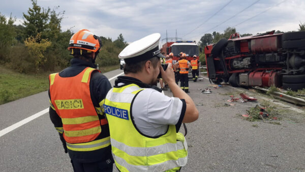 Tragická nehoda kamionu na dálnici D55. Foto: PČR