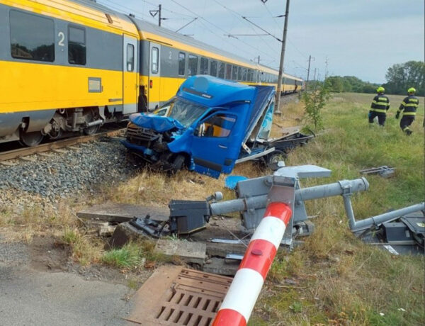 Nehoda vlaku a dodávky v Radhošti. Foto: HZS
