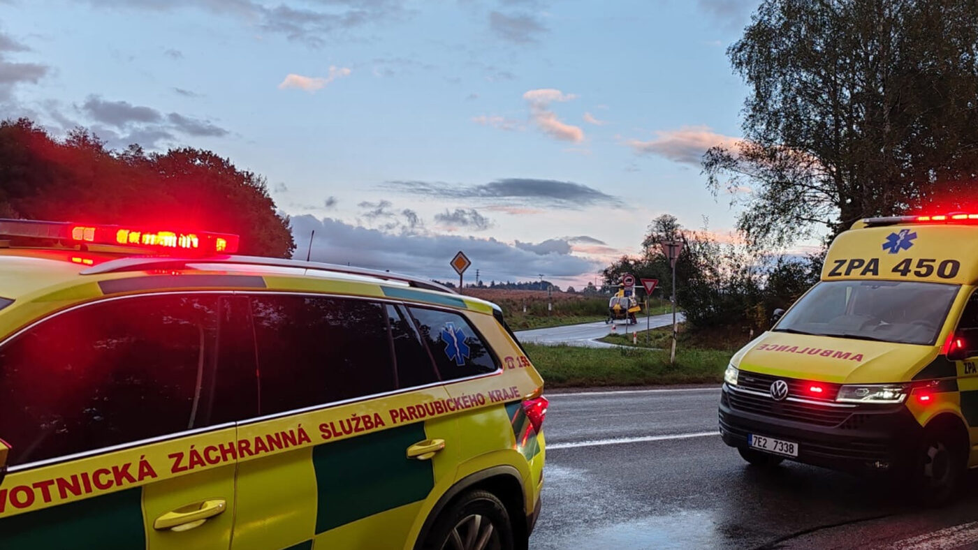 Vážní nehoda motorky a auta v Ústí nad Orlicí. Foto: Zbyněk Valenta