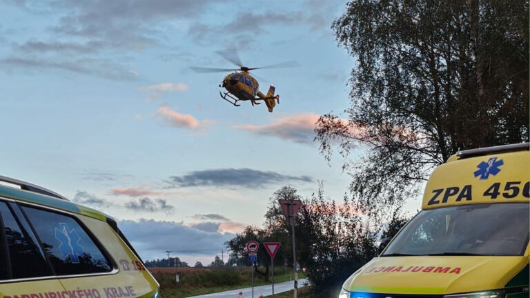 Vážní nehoda motorky a auta v Ústí nad Orlicí. Foto: Zbyněk Valenta