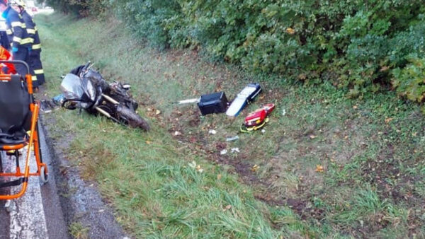 Vážní nehoda motorky a auta v Ústí nad Orlicí. Foto: HZS