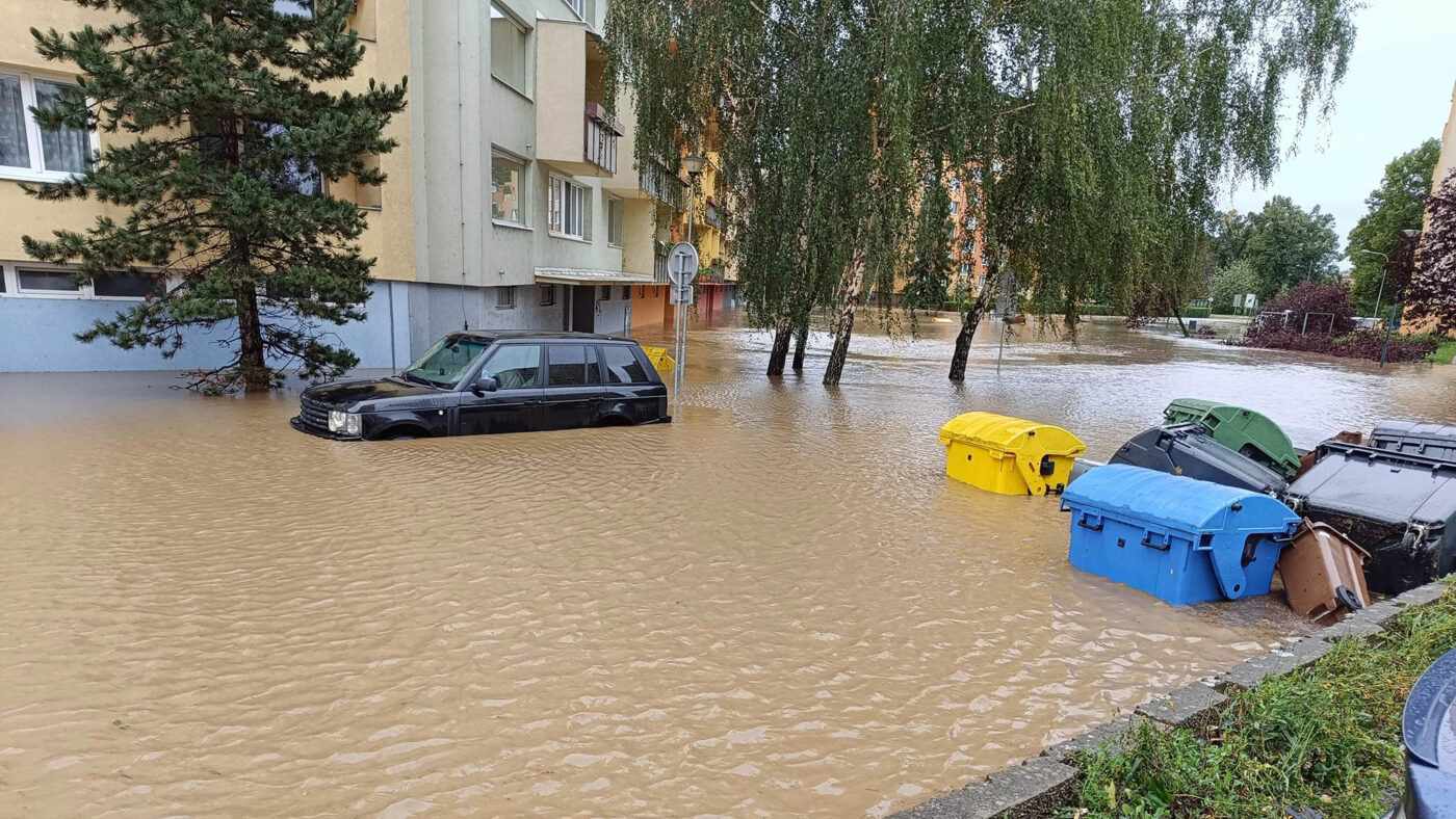 Povodně na sídlišti v Opavě. Foto: Petr Šindler