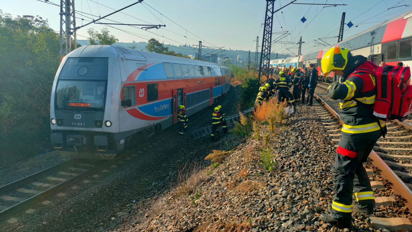 Srážka vlaků v Praze Libni. Foto: HZS