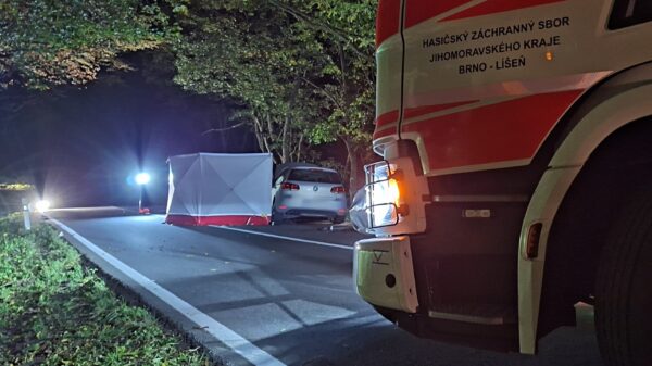 Tragická nedělní nehoda motorkáře a auta u Brna.