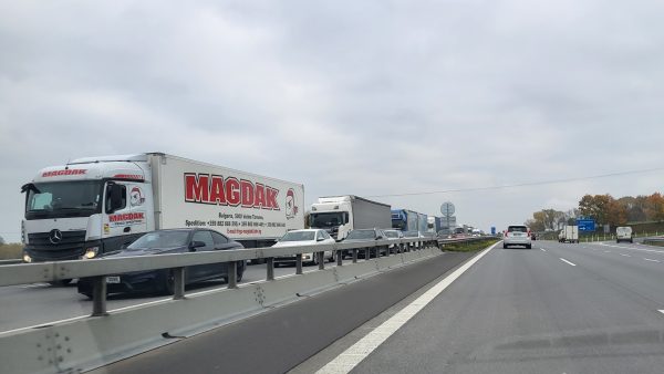 Dlouhé kolony se vytvořily na D1 na Benešovsku směr Praha.