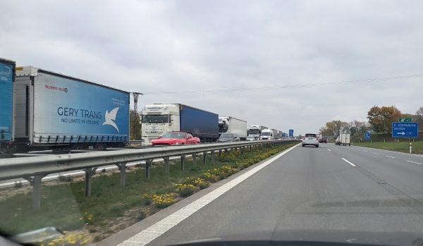 Dlouhé kolony se vytvořily na D1 na Benešovsku směr Praha.