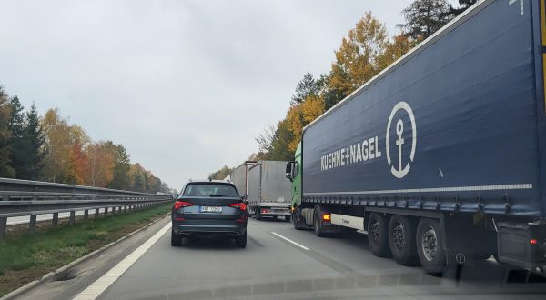 Dlouhé kolony na 60. kilometru směrem Brno.