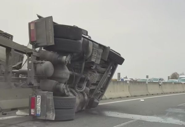 Tragická nehoda kamionu a auta u Olomouce.