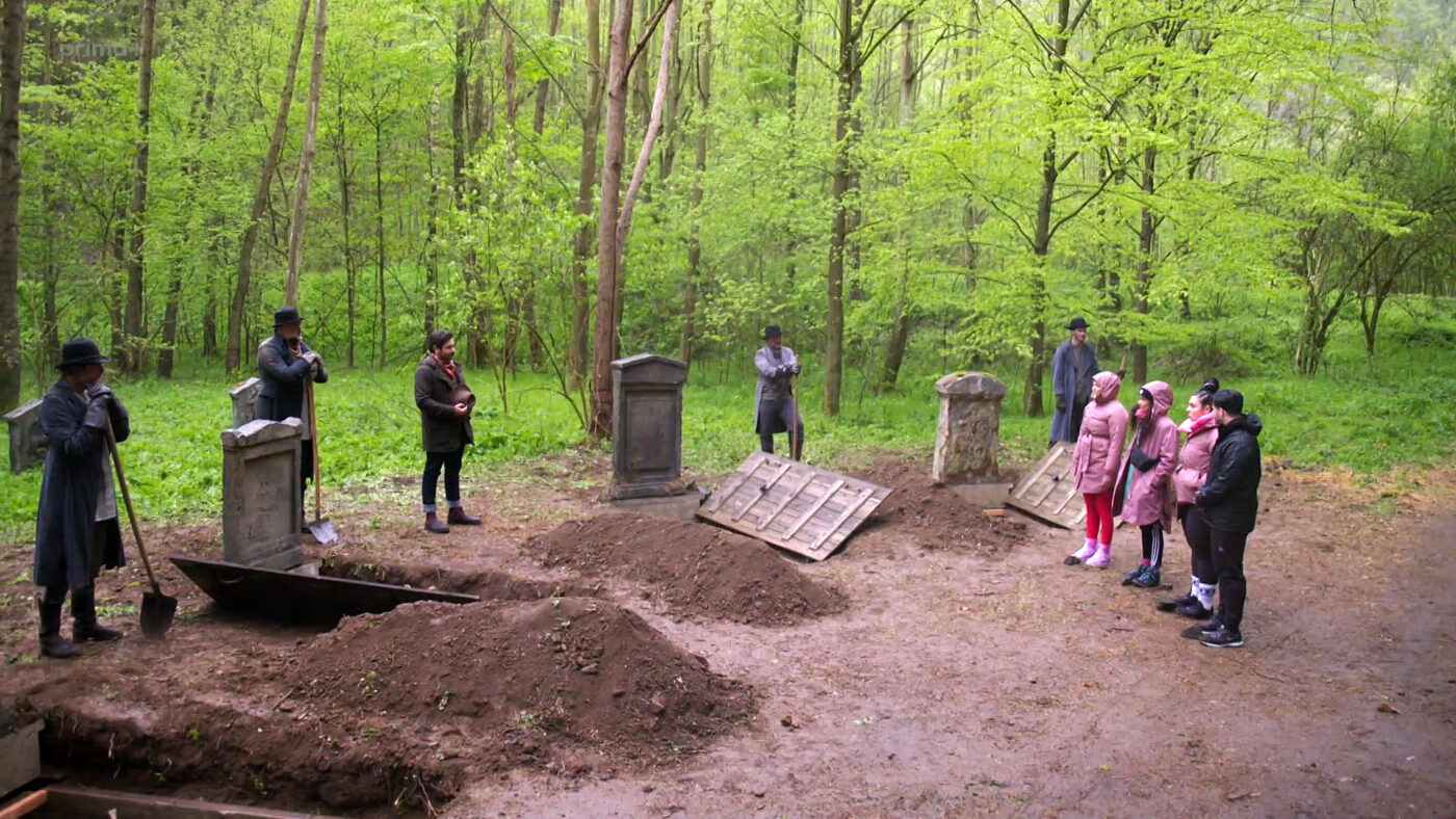 Zrádci vybrali 4 soutěžící, kteří byli pohřbení zaživa.