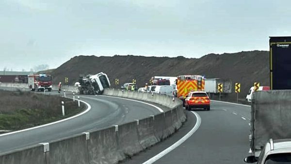 Tragická nehoda kamionu a auta u Olomouce.