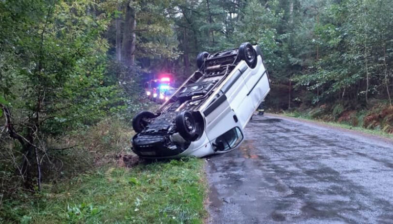 Nehoda dodávky v Předhradí na Chrudimsku. Foto: HZS