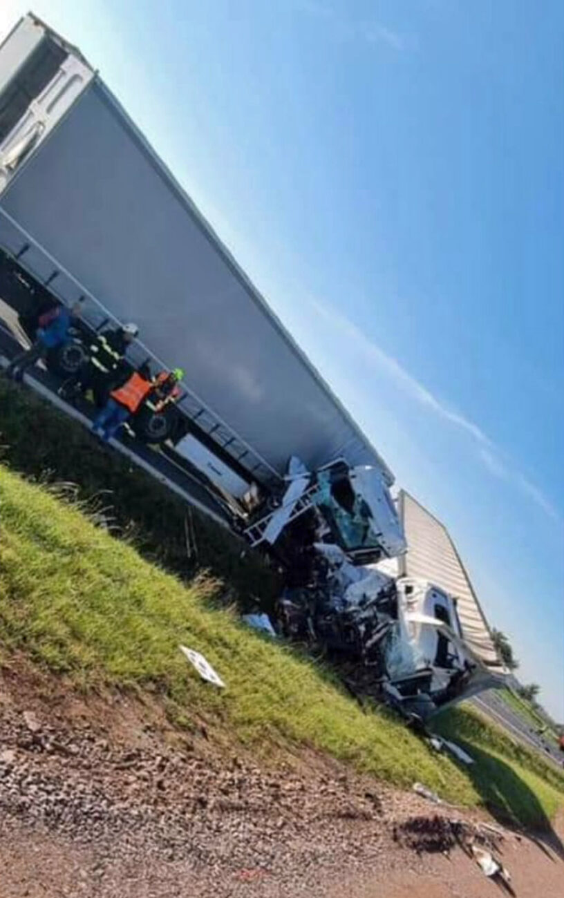 Nehoda dvou kamionů na obchvatu Jaroměře. Foto: Bouračky kolem Miletína