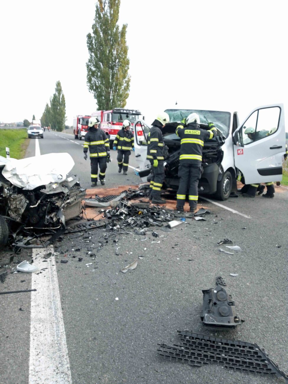 Nehoda auta a dodávky nedaleko Ostroměře. Foto: HZS