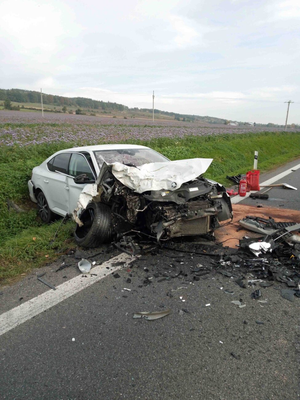 Nehoda auta a dodávky nedaleko Ostroměře. Foto: HZS