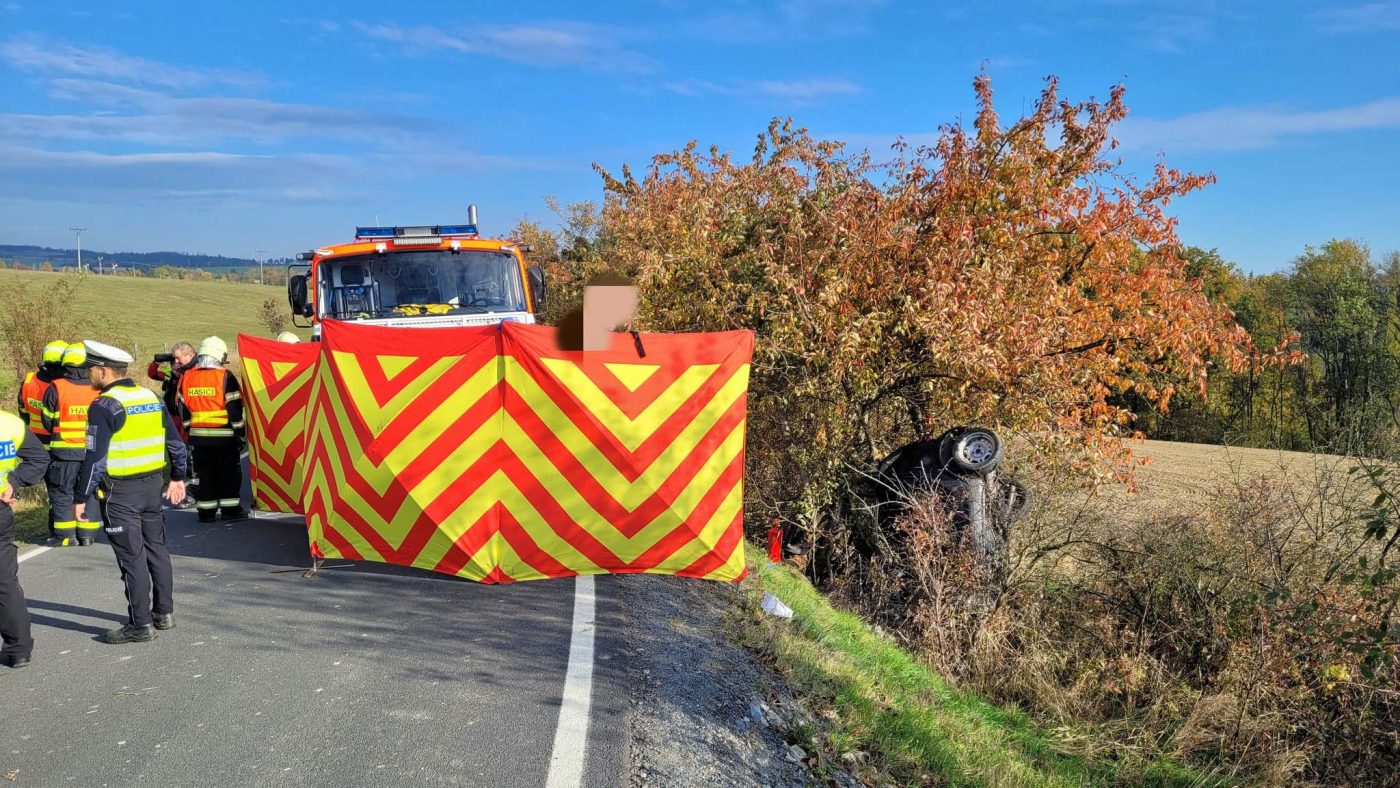 Tragická nehoda u obce Staré Heřminovy. Foto: HZS