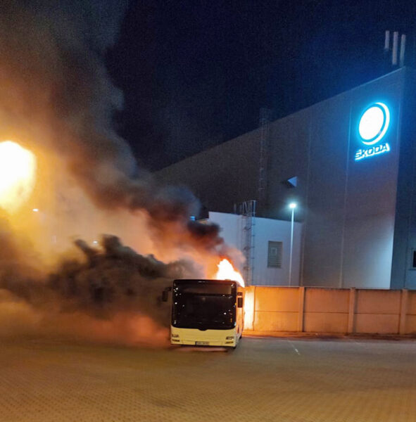 V Mladé Boleslavi hořel autobus. Foto: ČRzprávy