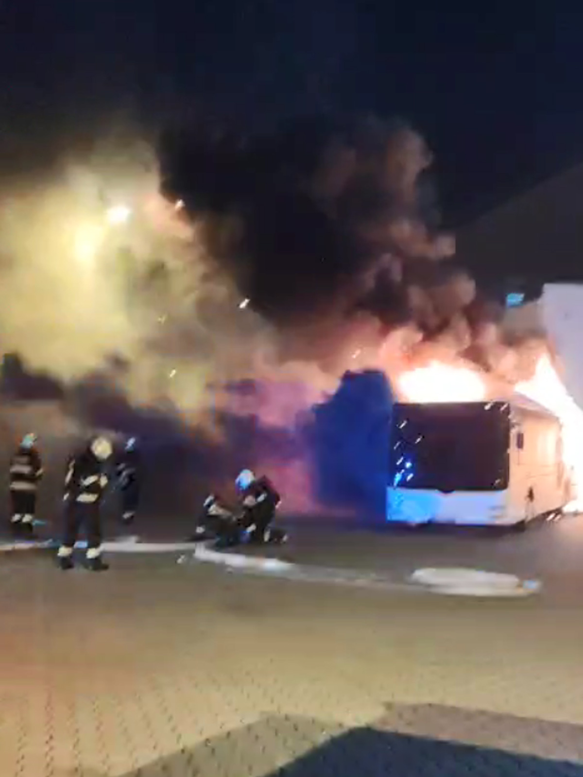 V Mladé Boleslavi hořel autobus. Foto: ČRzprávy