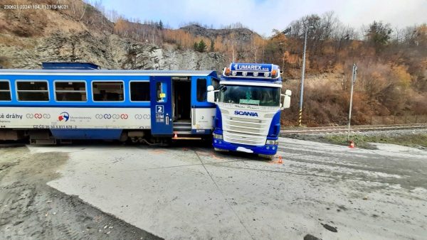 Nehoda vlaku a kamionu v Jakubčovicích. Foto: HZS