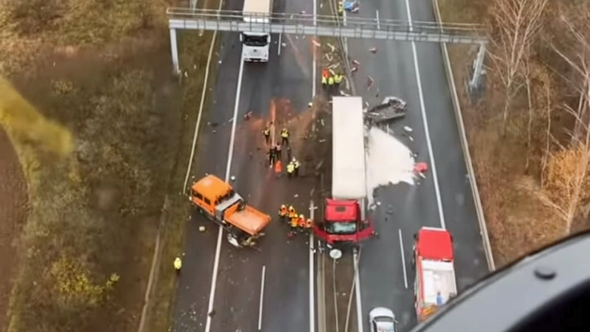 Tragická nehoda na dálnici D10. Záběry: ZZS