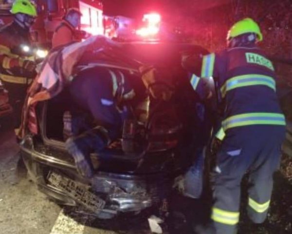 Vážná nehoda tří aut v Nedošíně u Litomyšle. Foto: HZS
