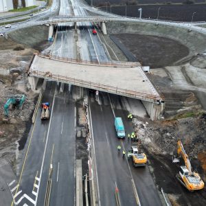 Nová křižovatka roste nad D10 u Kosmonos. Foto: Švestka s.r.o