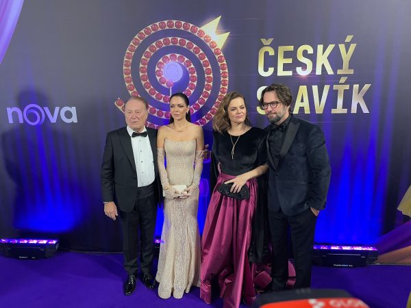 Petr Janda se ženou a Marta Jandová s partnerem. Foto: Nextfoto