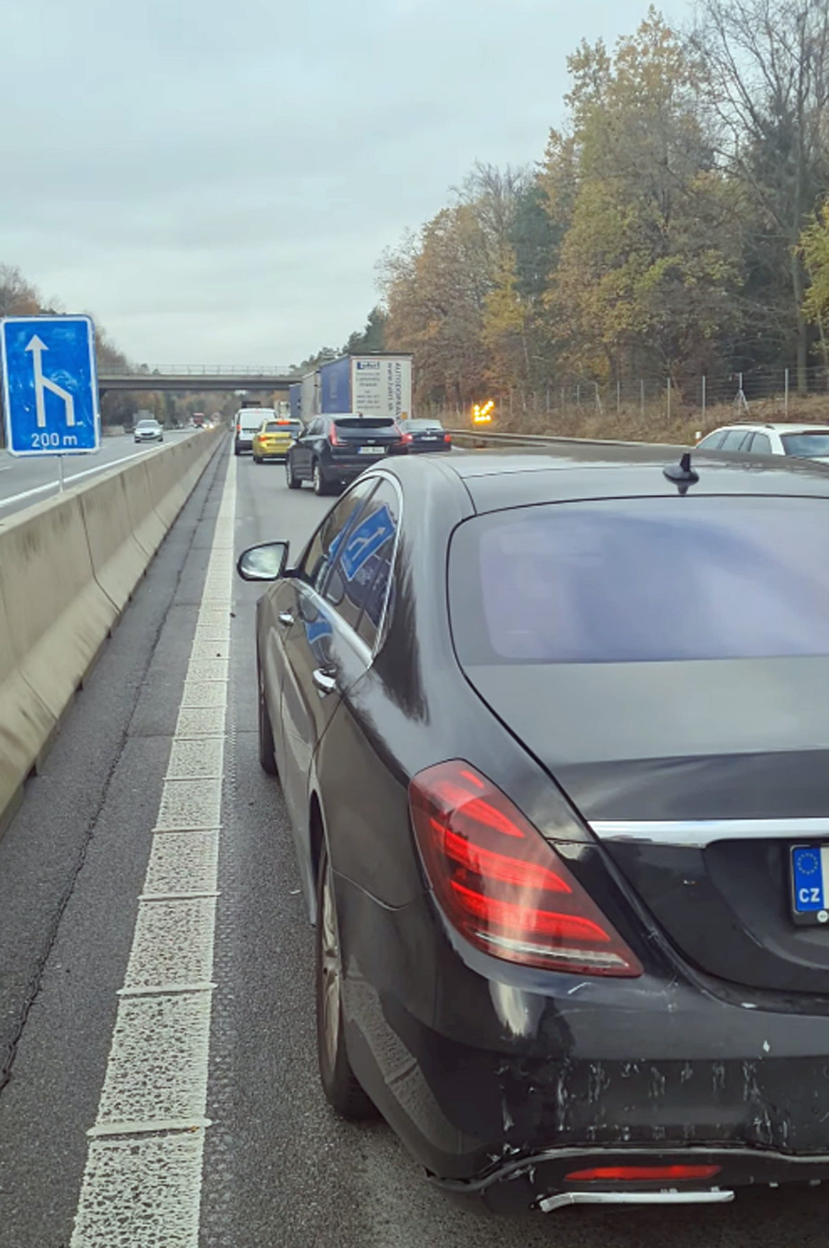 Do Mercedesu Jiřího Kajínka narazila policie v BMW.